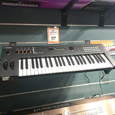 Yamaha - MX49 BK